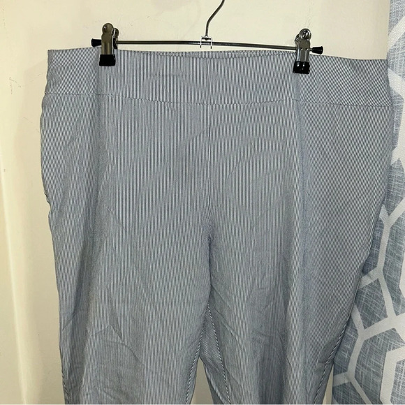 Chicos so slimming pull on striped crop  pants - Picture 2 of 6